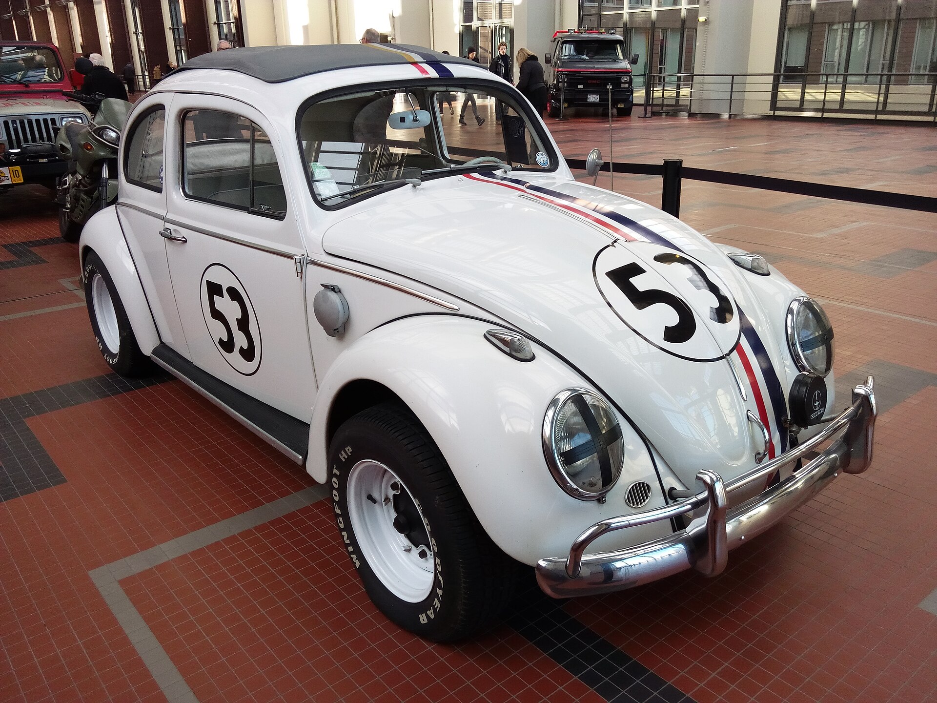 Imagem de referência relacionada a Herbie Goes Bananas, item descrito como filme de 1980 dirigido por Vincent McEveety