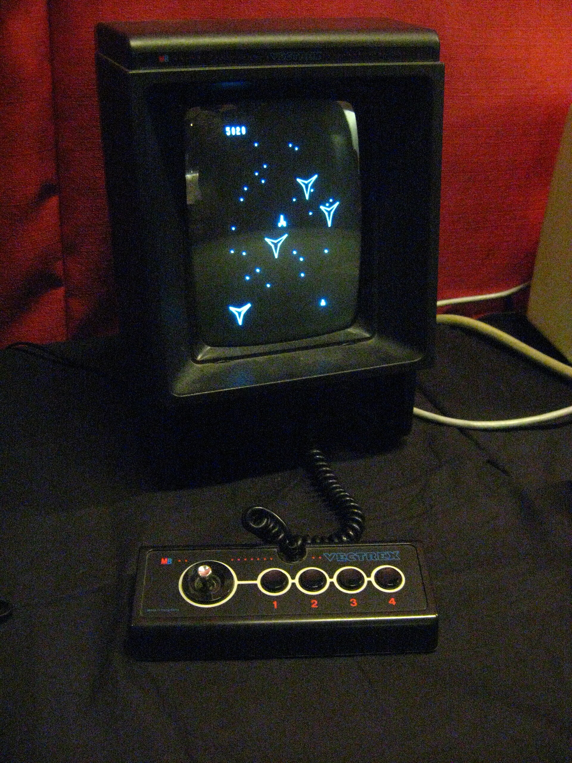 Imagem de referência relacionada a MineStorm, item descrito como videojogo de 1982