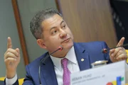 Cezinha de Madureira, presidente da Comissão de Viação e Transporte