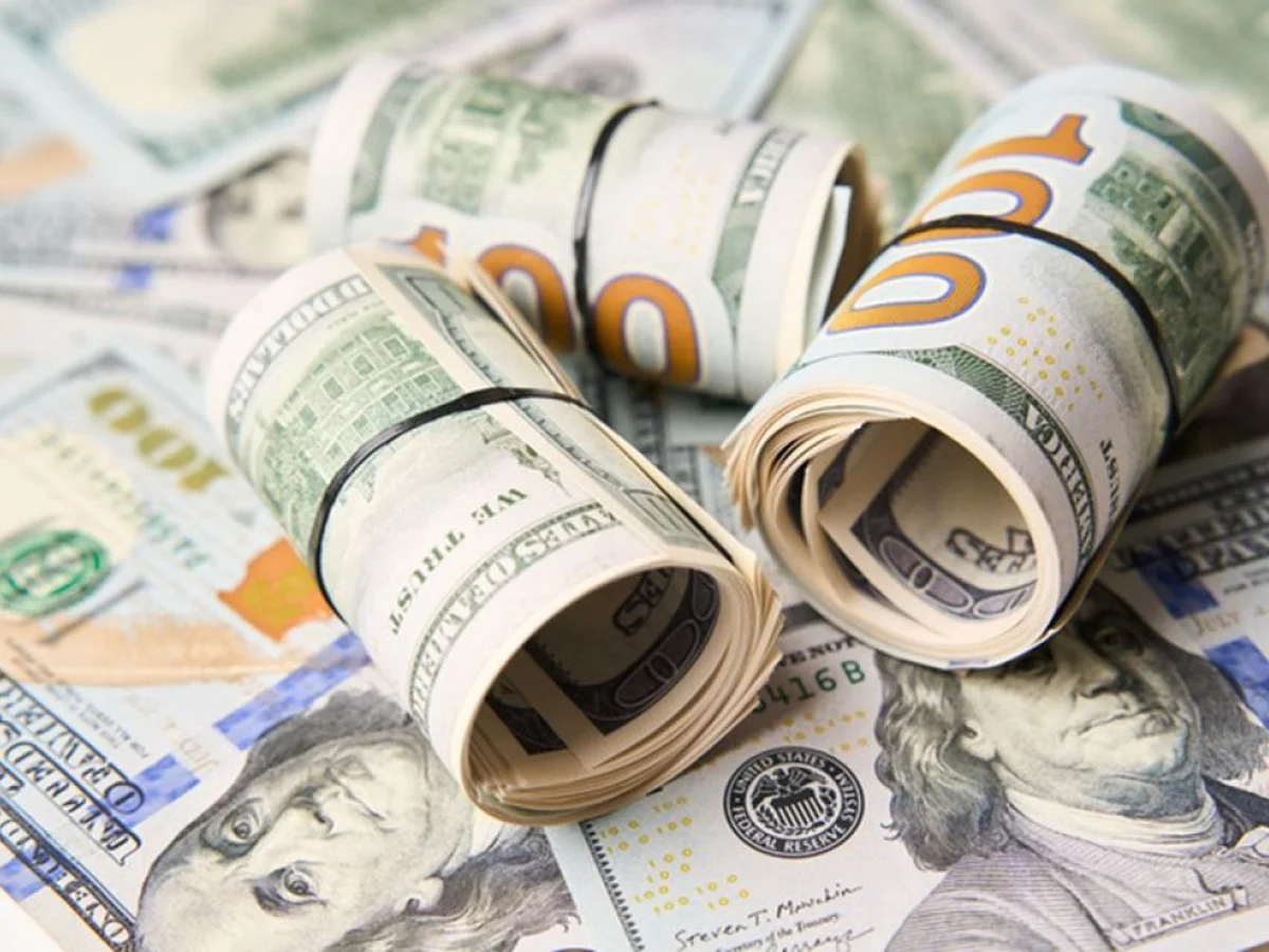 Dólar cai com petróleo a caminho da 4ª baixa seguida e reunião EUA-China