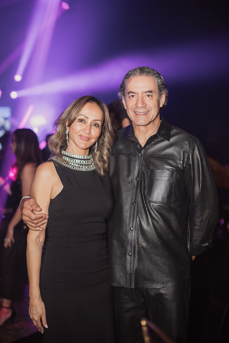 César Serra festeja a chegada dos 60 anos em noite glamourosa e alto astral
