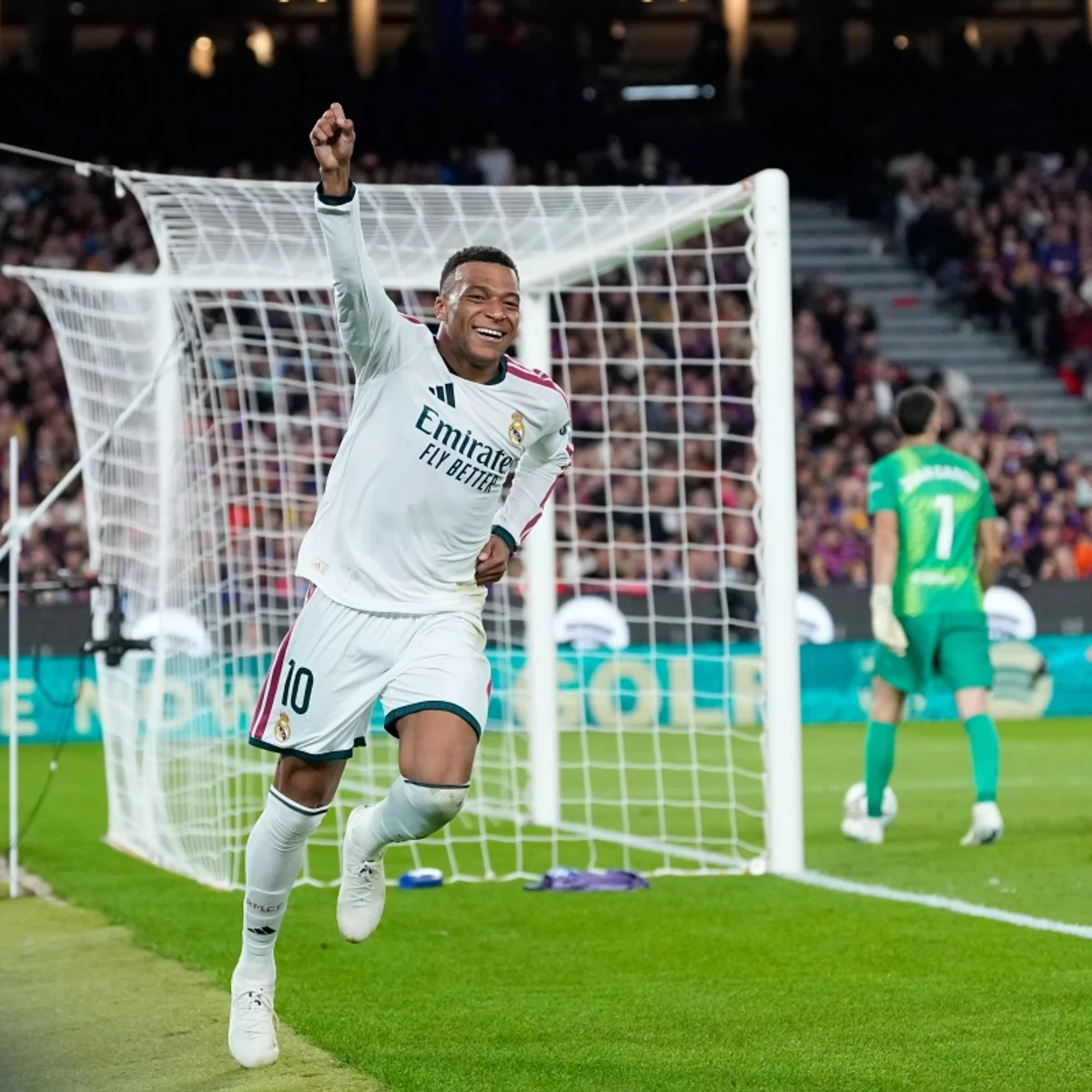 Mbappé marca pela segunda vez e coloca o Real Madrid na frente do placar