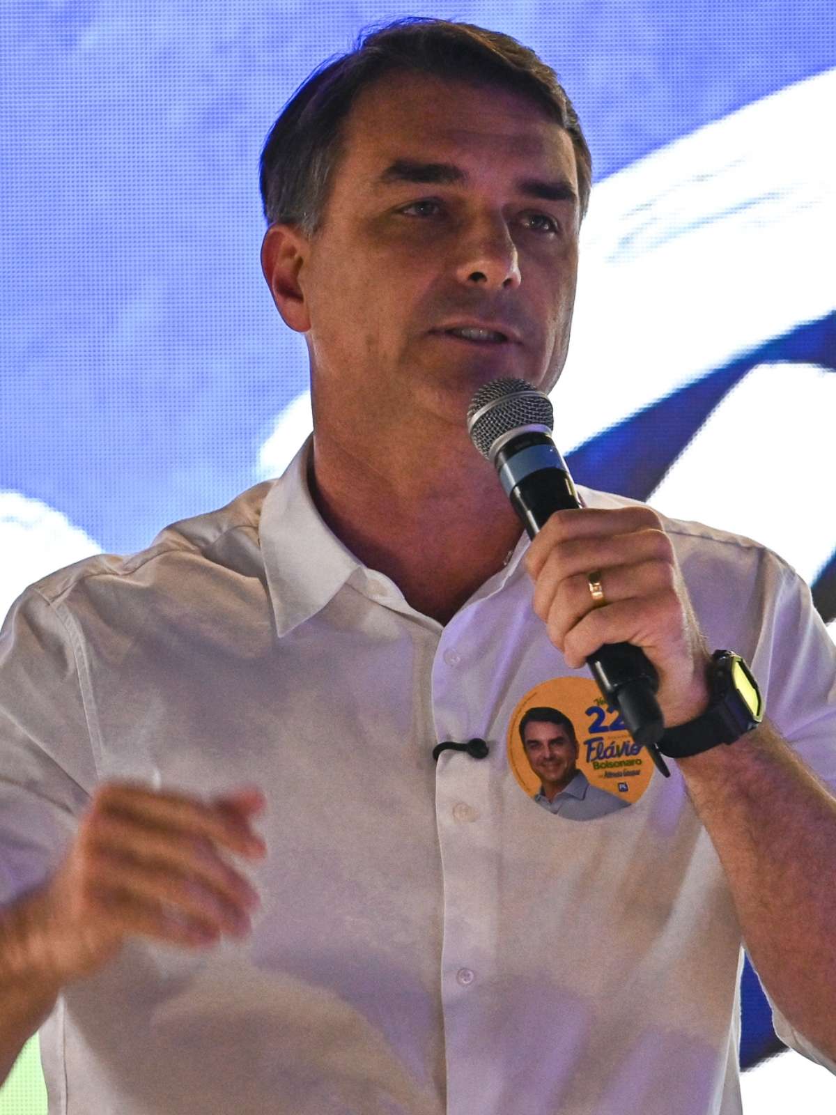 Flávio repete que manterá reajuste do salário mínimo e Bolsa Família caso eleito