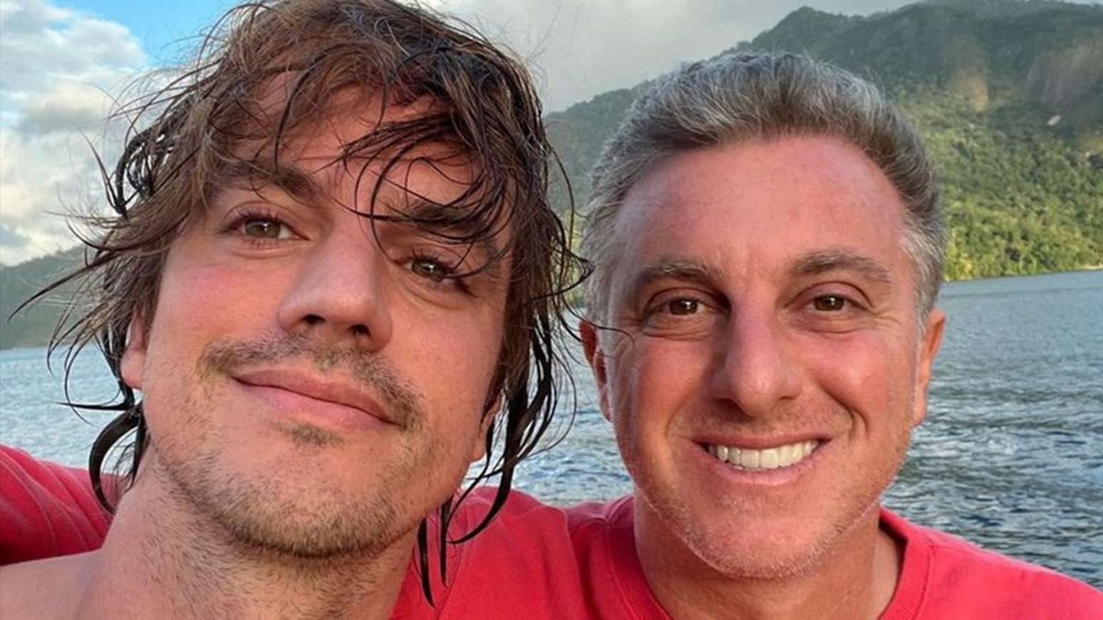 O cineasta Fernando Grostein Andrade, que se declara eleitor de Lula, com o irmão, o apresentador Luciano Huck, visto à direita no espectro político