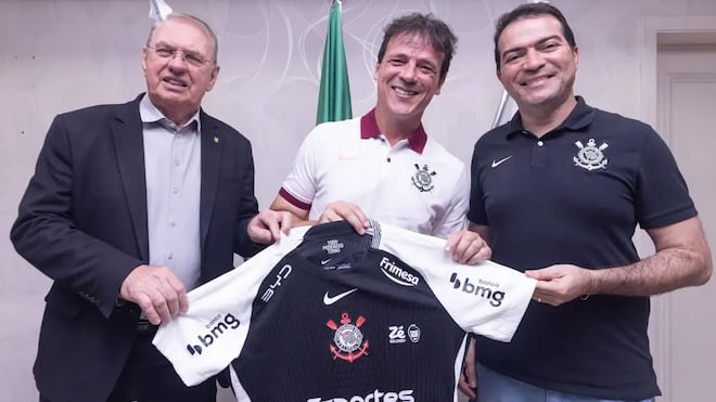 Incapaz de contratar um técnico, com o Corinthians mergulhado na zona do rebaixamento. Ameaçado pelas organizadas. Stabile dobra o número de seguranças