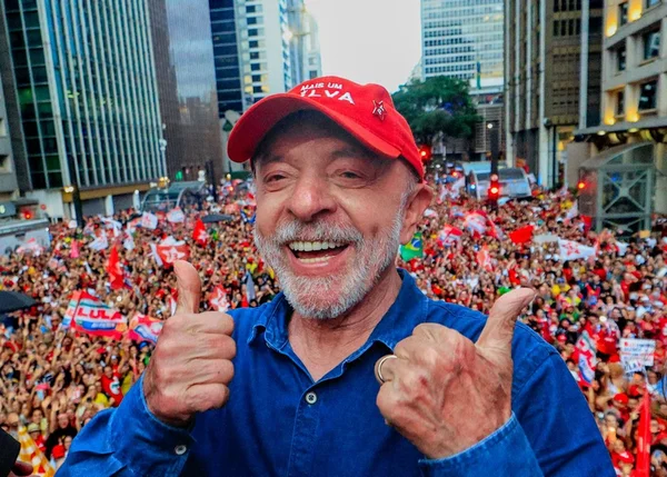 O Brasil continua a amarrar o seu destino a Lula