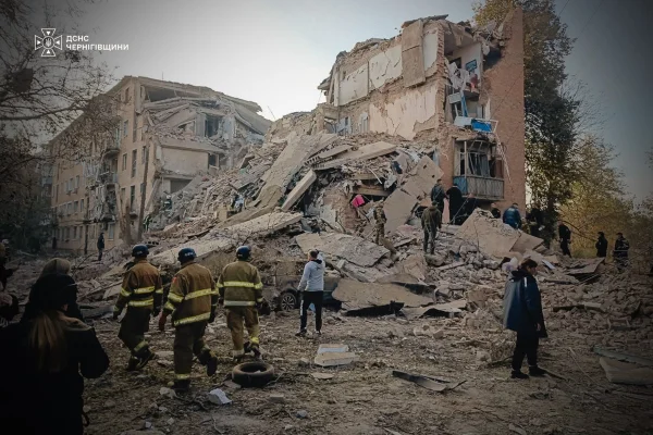 Ataque russo à Ucrânia deixa 11 mortos e drone de Kiev atinge petroleiro