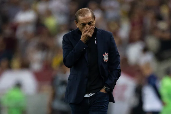 Favorito no Corinthians, Ramón Díaz tem suspensão de seis jogos pendente - destaque galeria