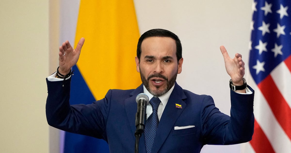 Após apoiar Flávio, presidente colombiano reconhece Lula e diz que vontade popular é ‘sagrada’