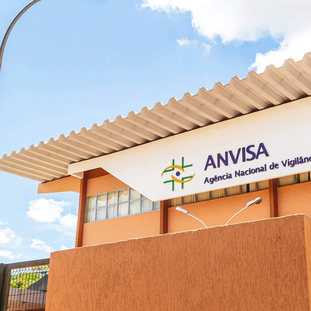 Anvisa proíbe venda e uso de produtos de limpeza irregulares no Brasil
