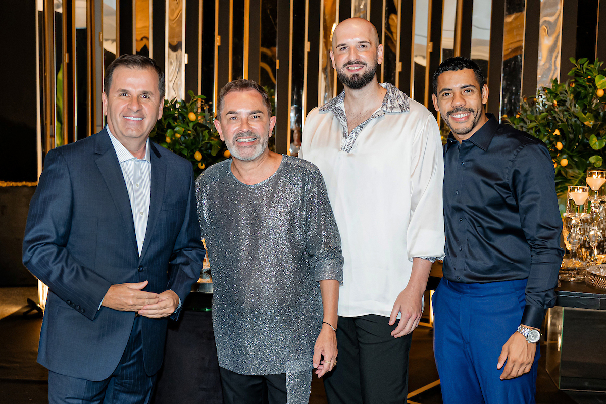 César Serra festeja a chegada dos 60 anos em noite glamourosa e alto astral