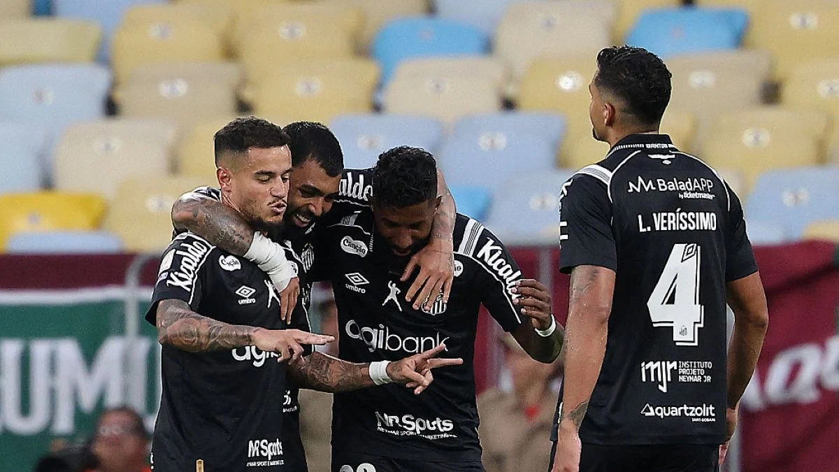 Philippe Coutinho marca primeiro gol pelo Santos contra o Fluminense