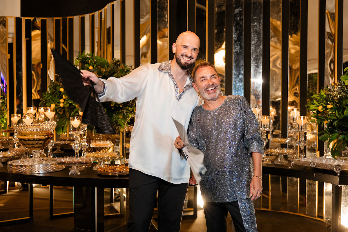 César Serra festeja a chegada dos 60 anos em noite glamourosa e alto astral