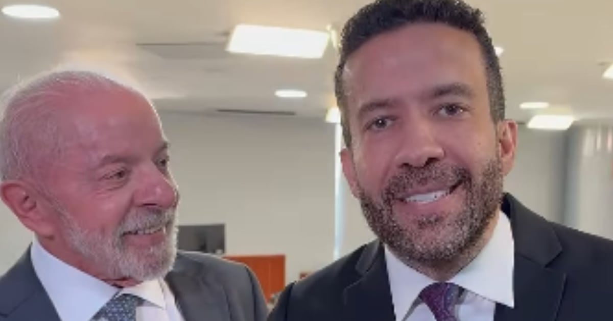 Lula diz que não tem dinheiro para comprar celular e usará o de Janja para entrar em canal