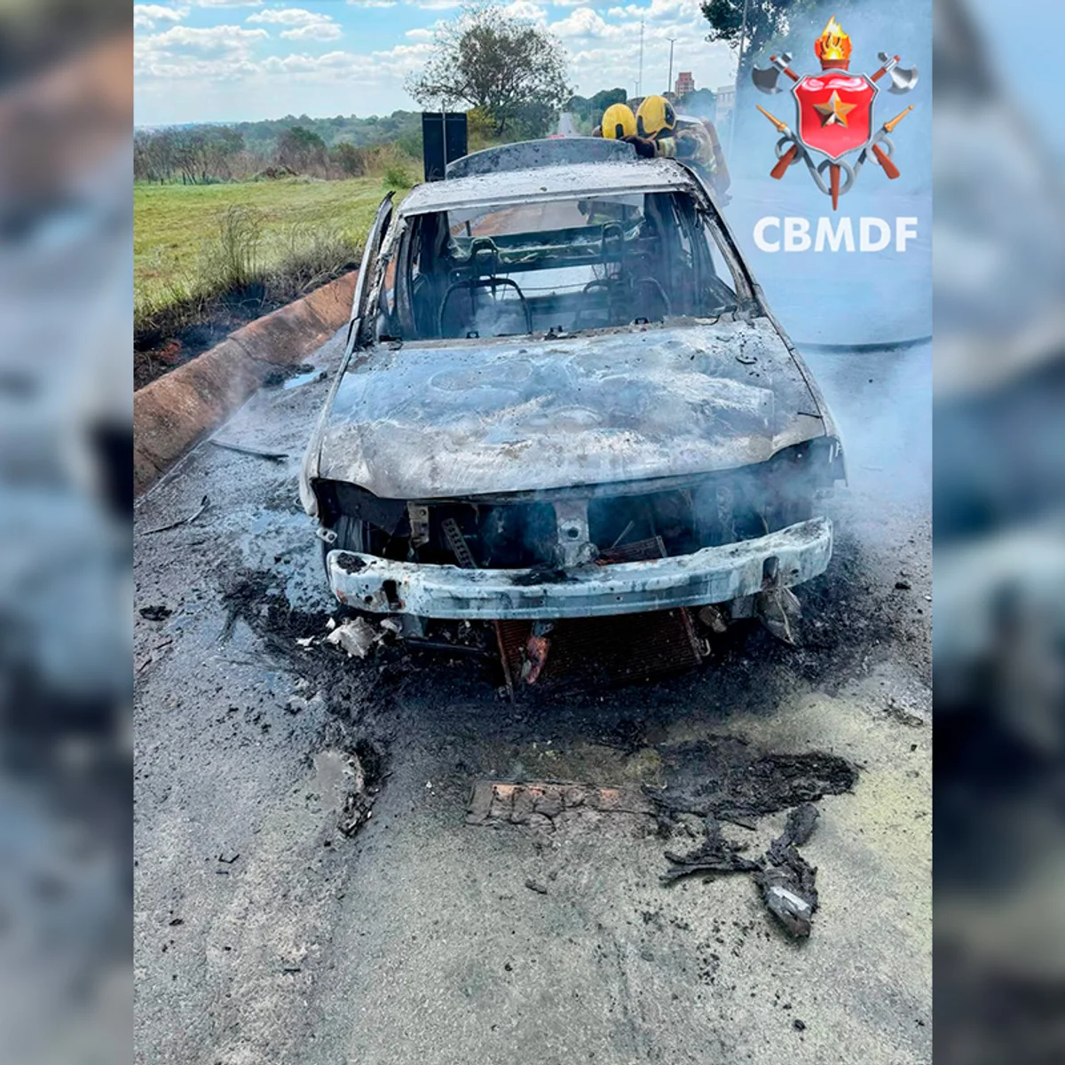 Carro é destruído por incêndio em rodovia no Núcleo Rural Ponte Alta