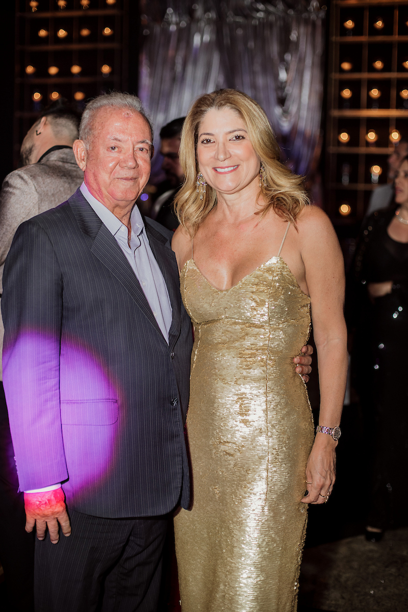 César Serra festeja a chegada dos 60 anos em noite glamourosa e alto astral
