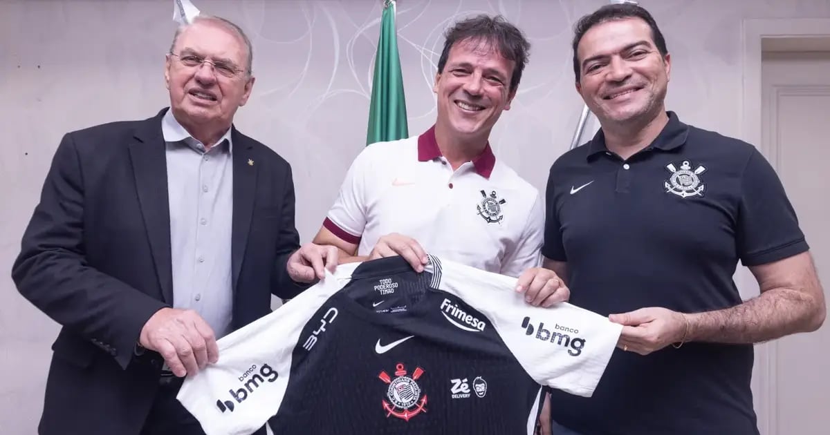 Incapaz de contratar um técnico, com o Corinthians mergulhado na zona do rebaixamento. Ameaçado pelas organizadas. Stabile dobra o número de seguranças