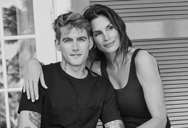Clínica tem debandada após morte do filho de Cindy Crawford. Entenda