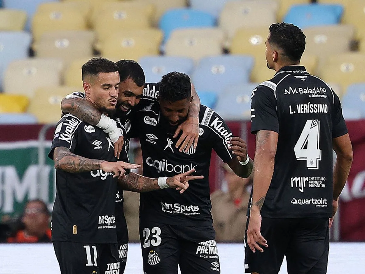 Philippe Coutinho marca primeiro gol pelo Santos contra o Fluminense