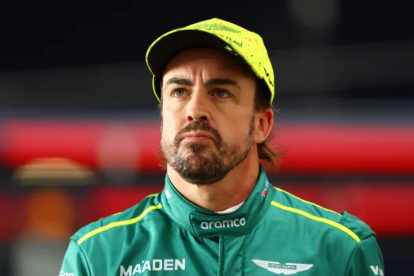 Alonso está próximo de disputar o Rali Dakar em 2027 pela Aston Martin