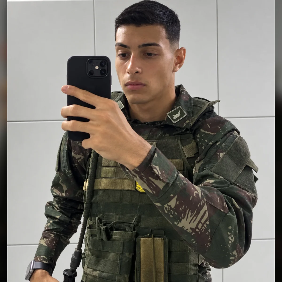 Soldado que fugiu do quartel com fuzil e munições se entregou sem armamento