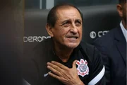 Ramón Díaz é favorito para retornar ao Corinthians.