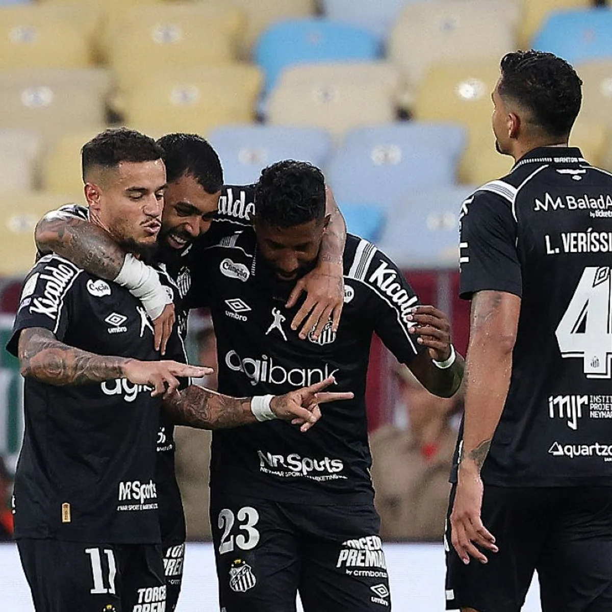 Philippe Coutinho marca primeiro gol pelo Santos contra o Fluminense