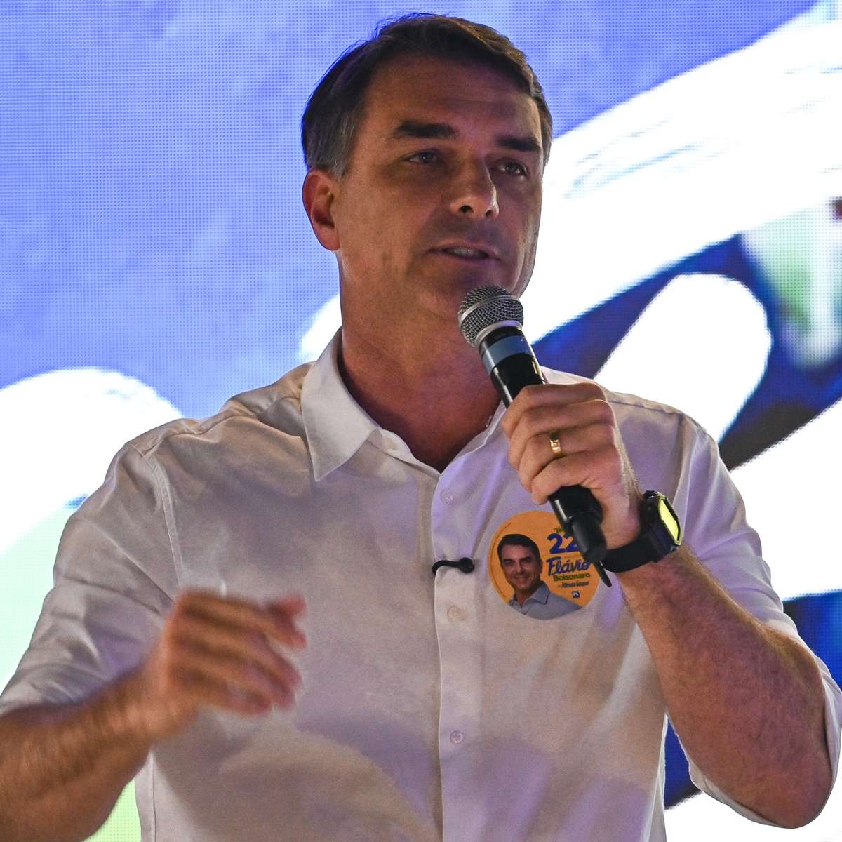 Flávio repete que manterá reajuste do salário mínimo e Bolsa Família caso eleito