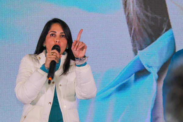 Ex-candidata a presidente do Equador, esquerdista Luisa González é presa - destaque galeria