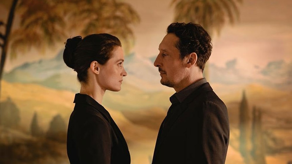 Após Lisa ver o assassino de sua irmã Robert Lenzen em Armadilha, ela prepara uma cilada para confrontá-lo — Foto: Reprodução/IMDb