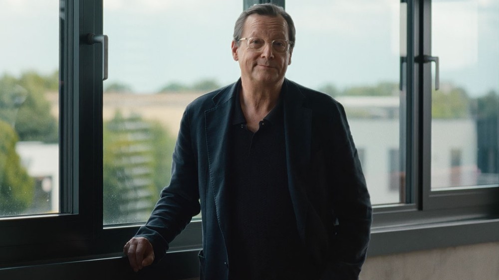 Armadilha está dublado em português na Netflix com opções de audiodescrição e legendas — Foto: Reprodução/Rafael Monteiro