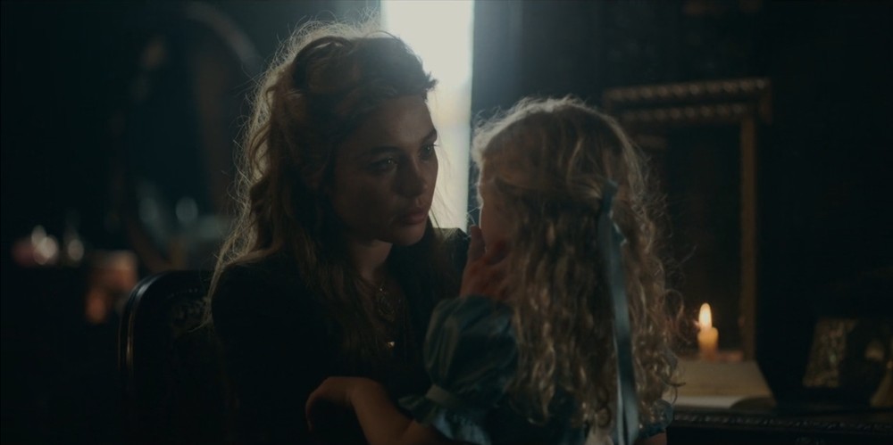 Cathy se depara com uma versão sua mais jovem, em seus últimos momentos de vida — Foto: Reprodução/Netflix