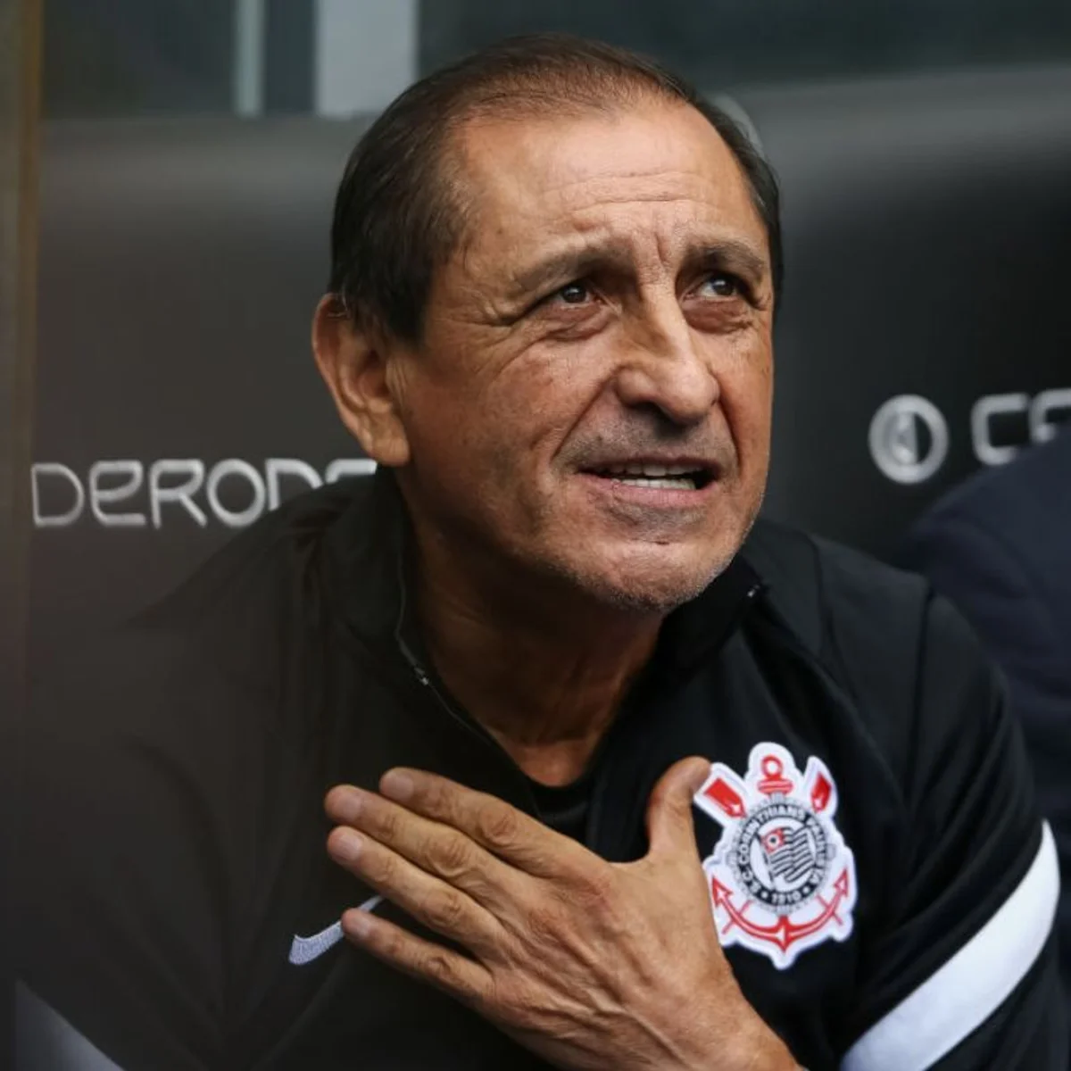 Favorito no Corinthians, Ramón Díaz tem suspensão de seis jogos pendente