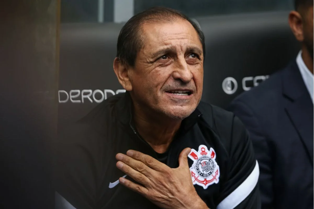 Favorito no Corinthians, Ramón Díaz tem suspensão de seis jogos pendente