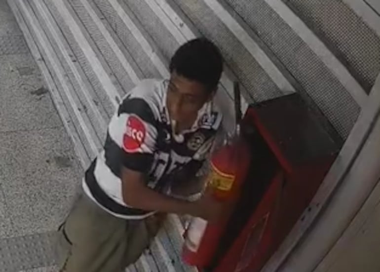 Dupla é presa por tentativa de furto de extintor em estação na Barra Olímpica, no Rio