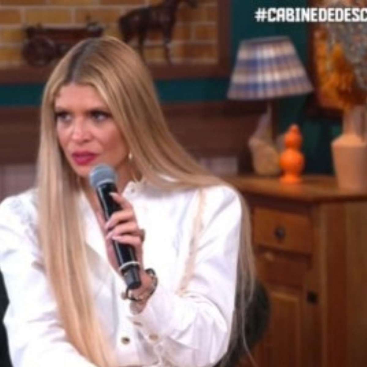 A Fazenda 18: veja o momento em que Adryana é informada de surpresa e ao vivo sobre morte de Rick; ação sofre críticas nas redes