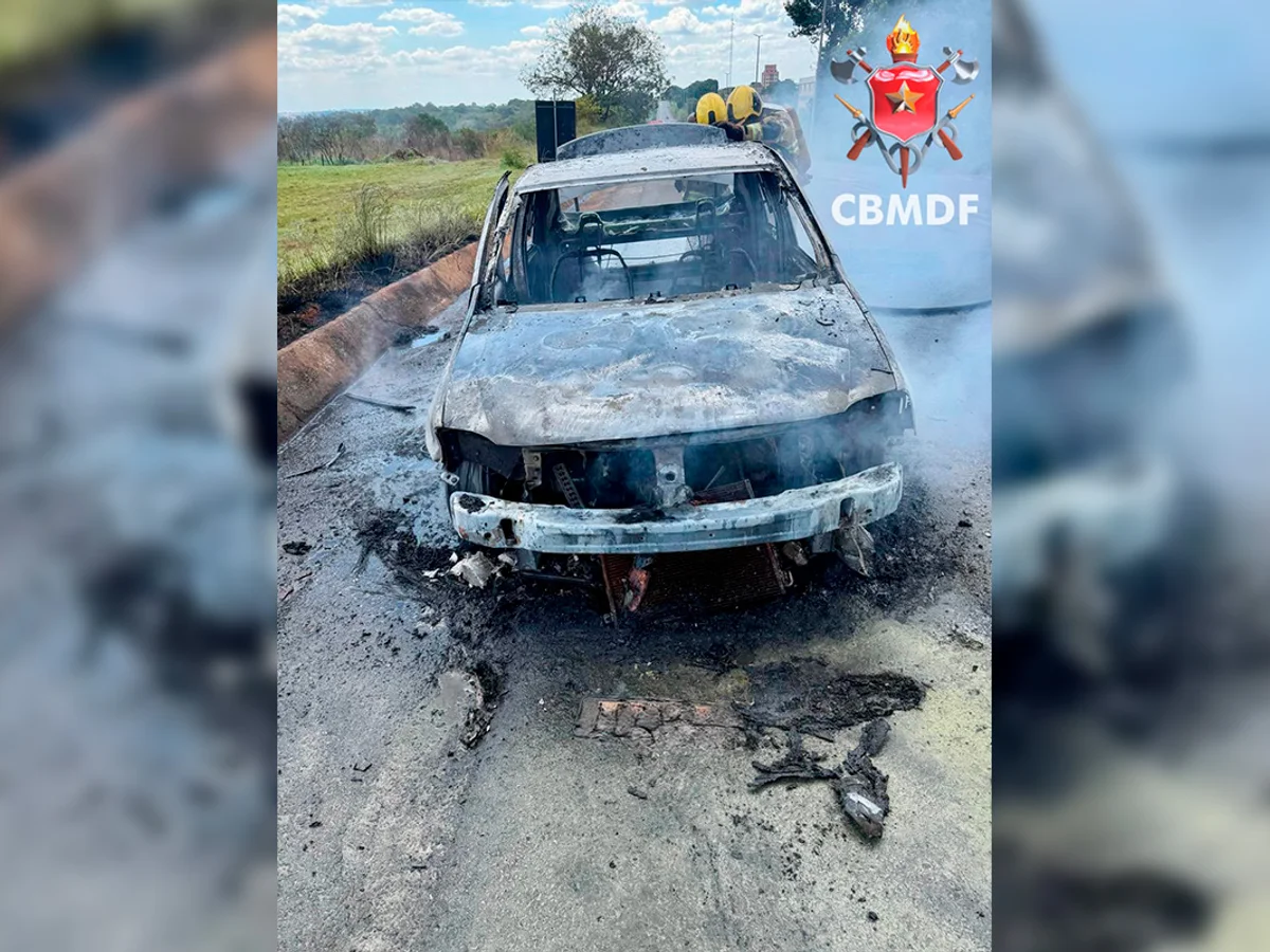 Carro é destruído por incêndio em rodovia no Núcleo Rural Ponte Alta