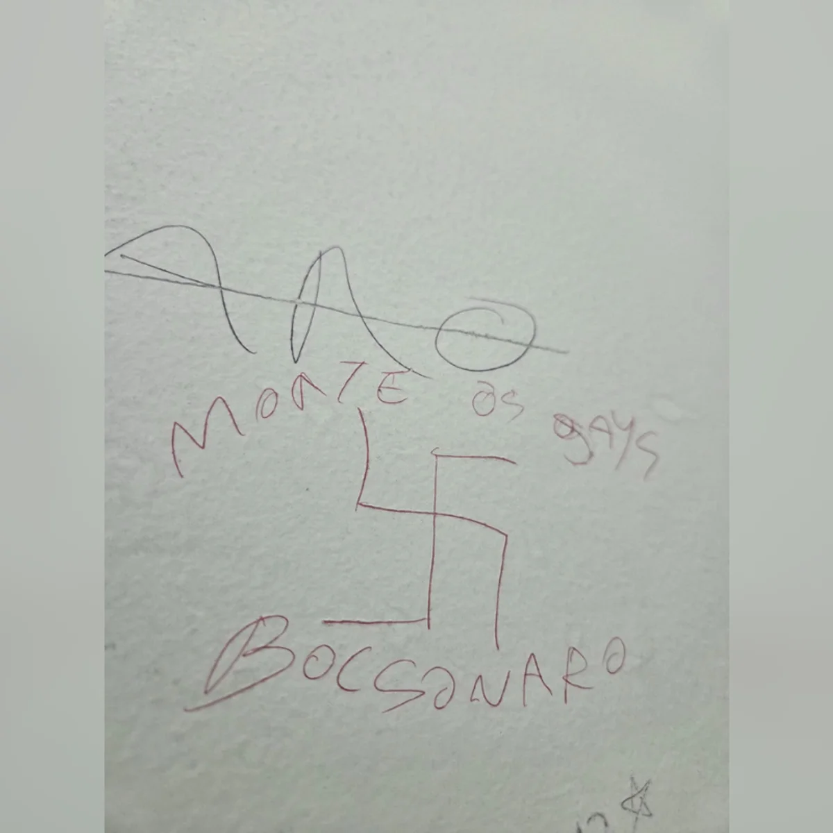 Suástica é pichada em banheiro da sede do MPSP. Órgão apura o caso