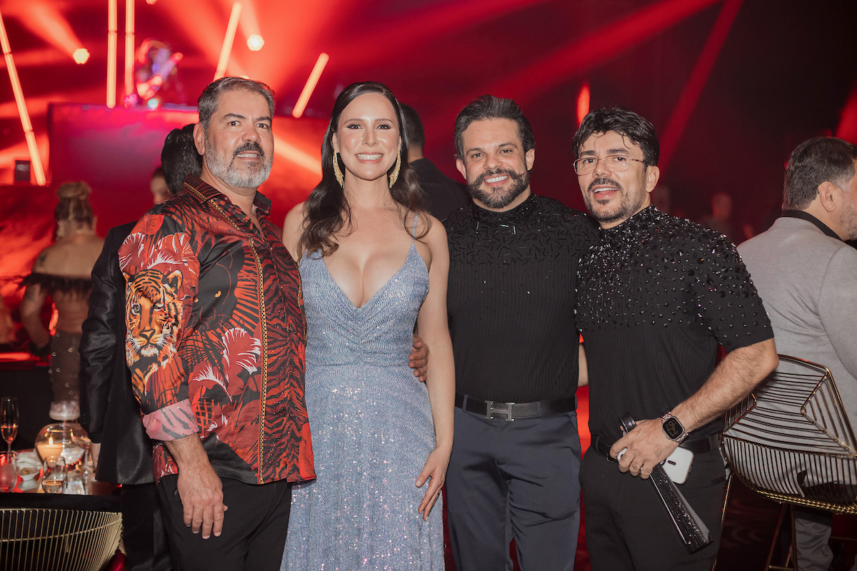 César Serra festeja a chegada dos 60 anos em noite glamourosa e alto astral