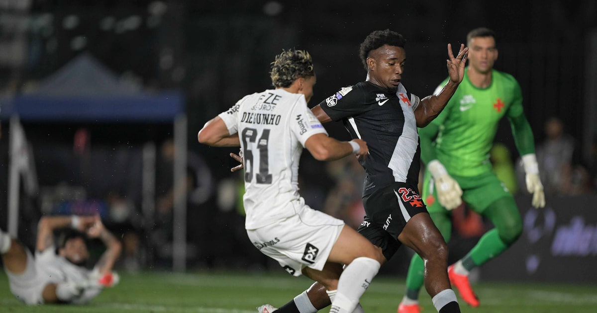 Seedorf se guia pelo medo e leva Corinthians à zona de rebaixamento com derrota para o Vasco