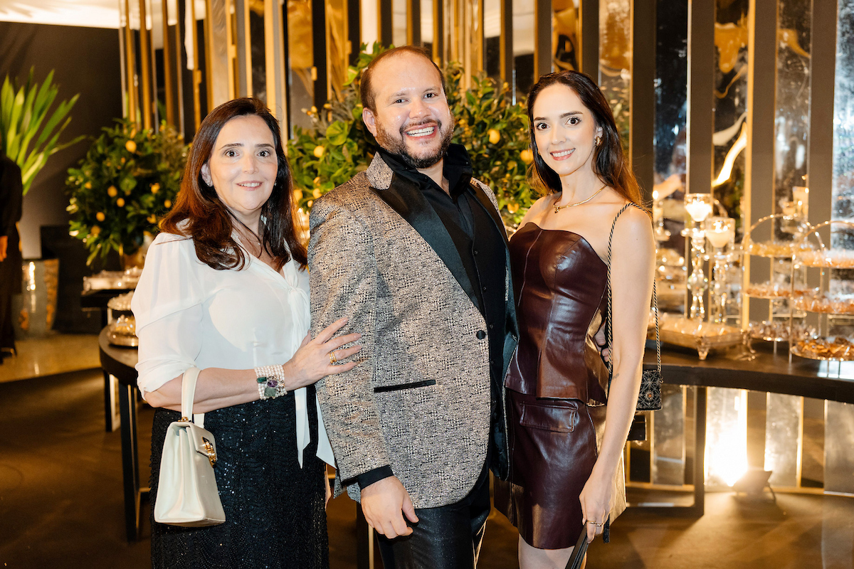 César Serra festeja a chegada dos 60 anos em noite glamourosa e alto astral