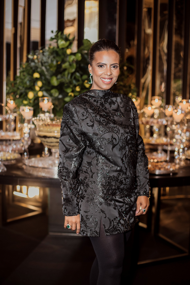 César Serra festeja a chegada dos 60 anos em noite glamourosa e alto astral