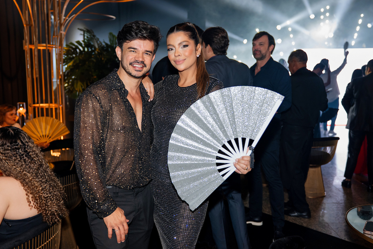 César Serra festeja a chegada dos 60 anos em noite glamourosa e alto astral