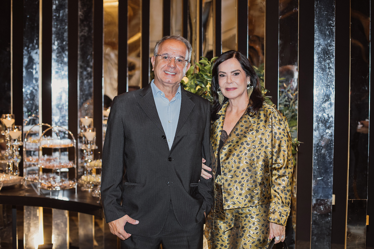 César Serra festeja a chegada dos 60 anos em noite glamourosa e alto astral