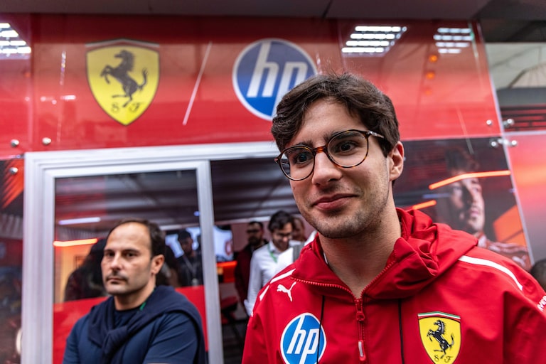 Avó piloto, formado pela Ferrari e agora na F1: quem é Rafa Câmara, anunciado pela Haas para 2027