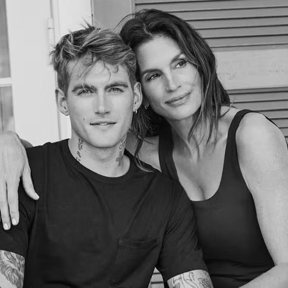 Clínica tem debandada após morte do filho de Cindy Crawford. Entenda