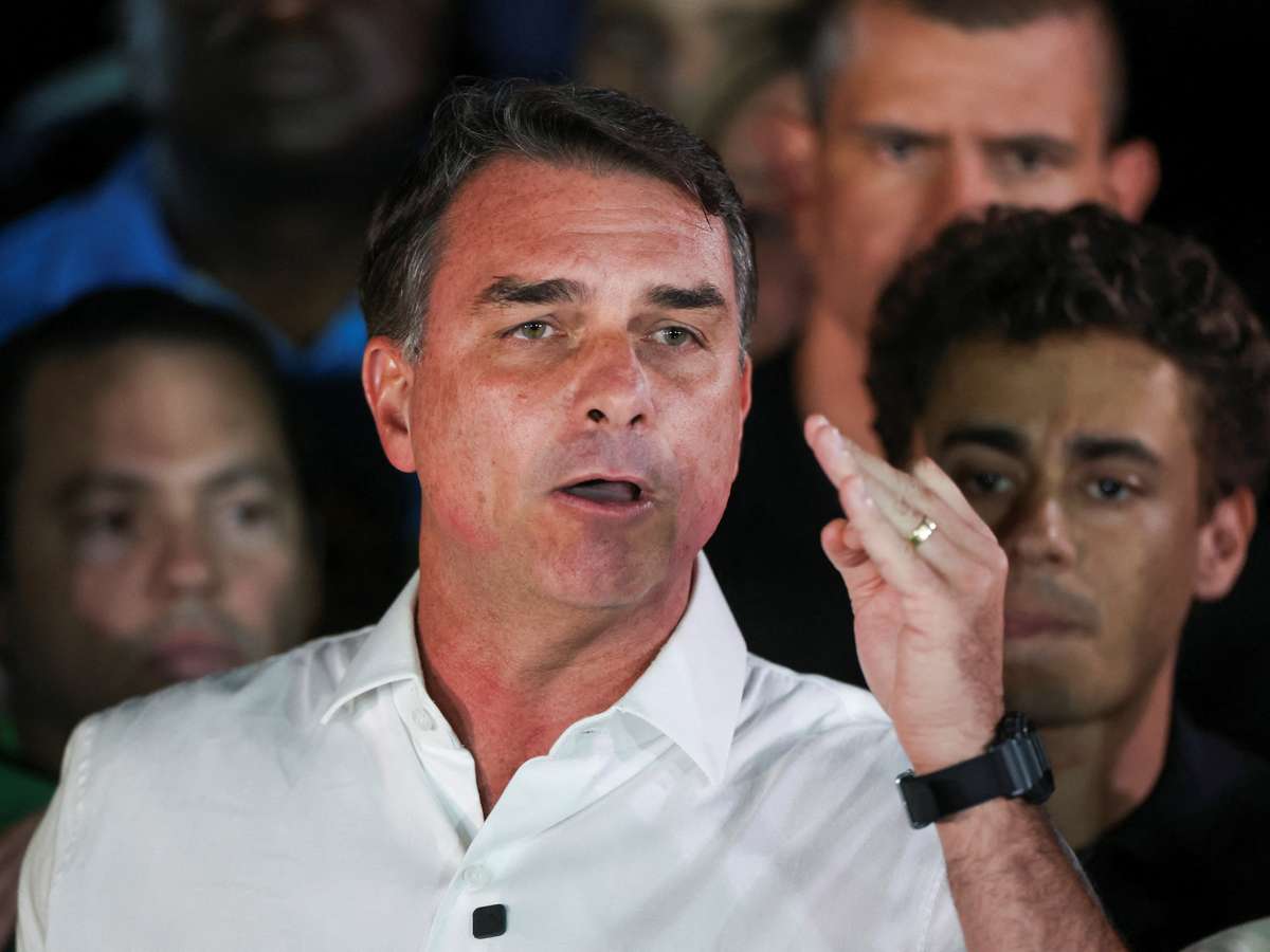 Flávio Bolsonaro fugiu do Brasil após ser derrotado nas eleições? Veja o que se sabe sobre suposta fuga